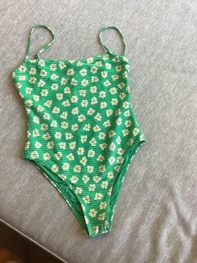 Billabong one piece swimsuit size L- worn once!
